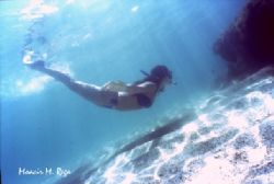 Sereia em Morro de São paulo - Brasil , Nikonos V com len... by Moacir Mezavilla Rega 